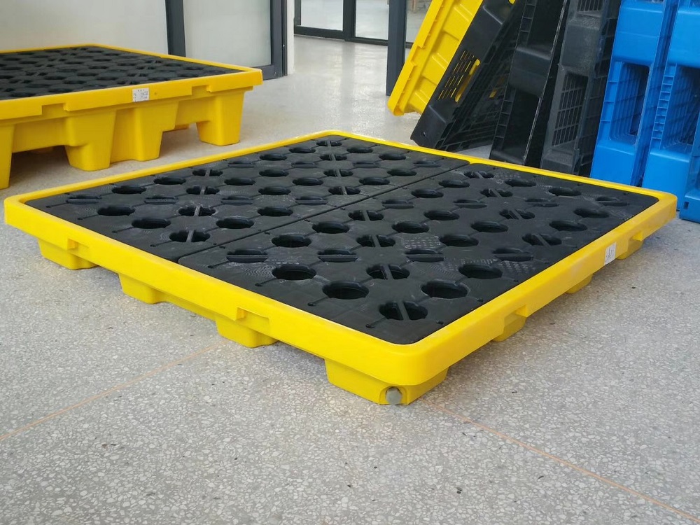 Spill containment pallet